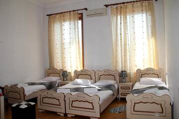 Фото номера Четырехместный номер Отель Hotel King Tamari г. Кутаиси 3