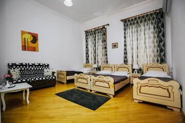 Фото номера Четырехместный номер Отель Hotel King Tamari г. Кутаиси 2